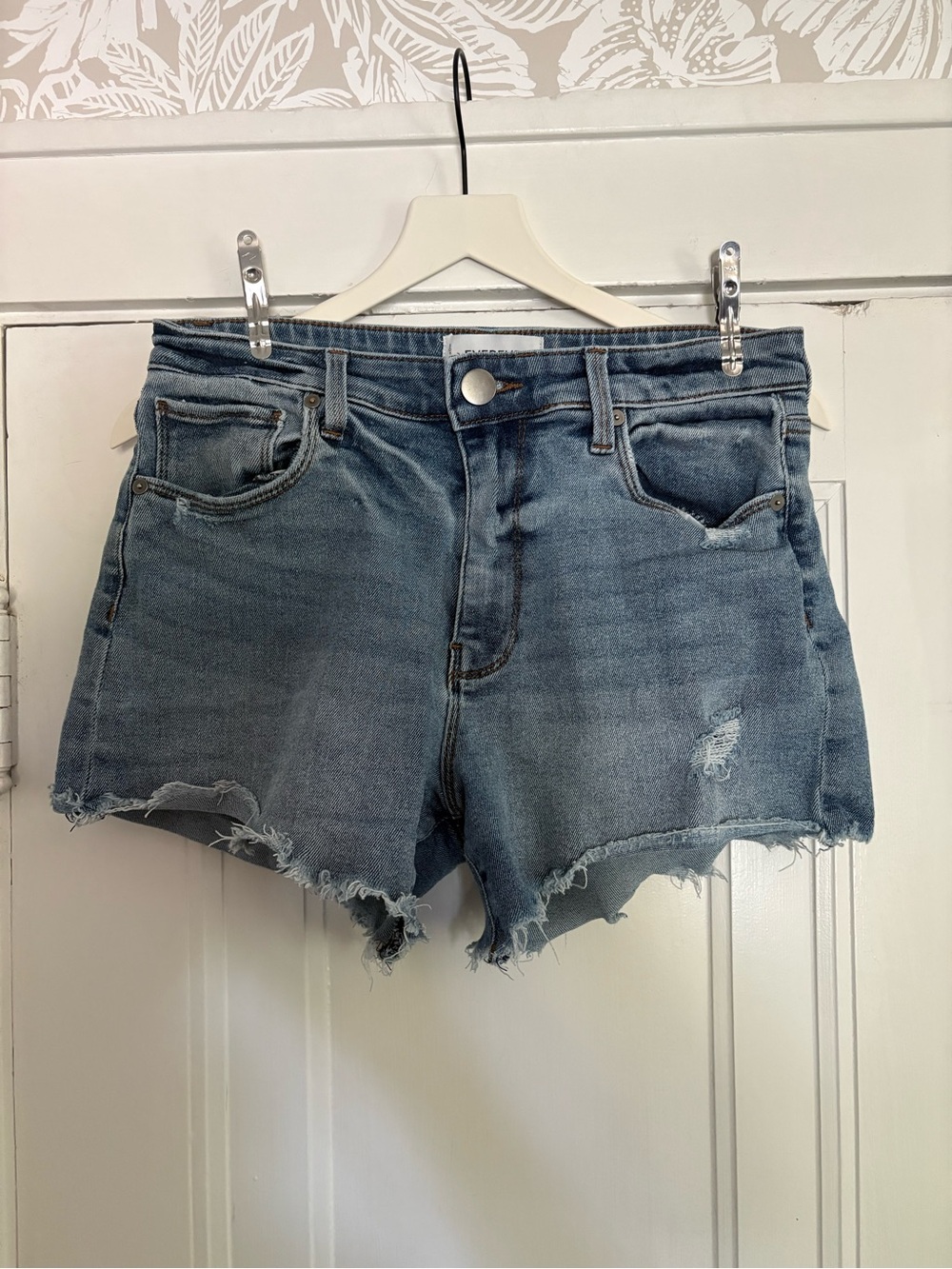 Evereve The Ever Short High Rise Distressed Denim Frayed Cutoff Shorts - Picture 3 of 8